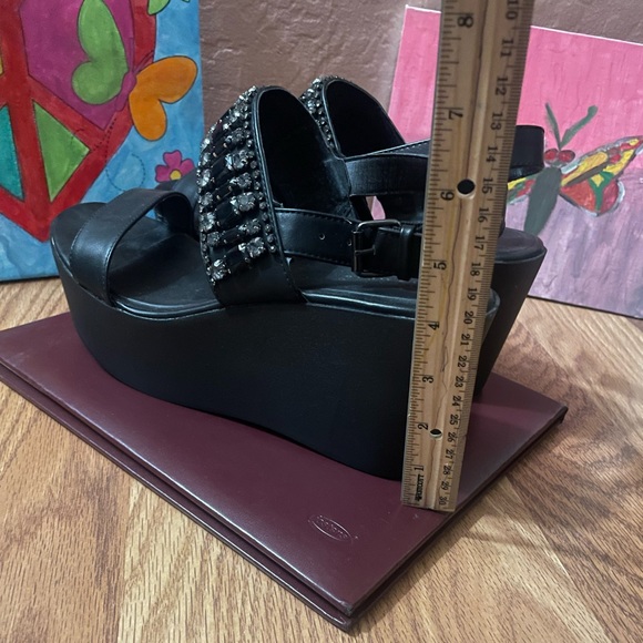 Black Sandel Platform - Picture 3 of 5